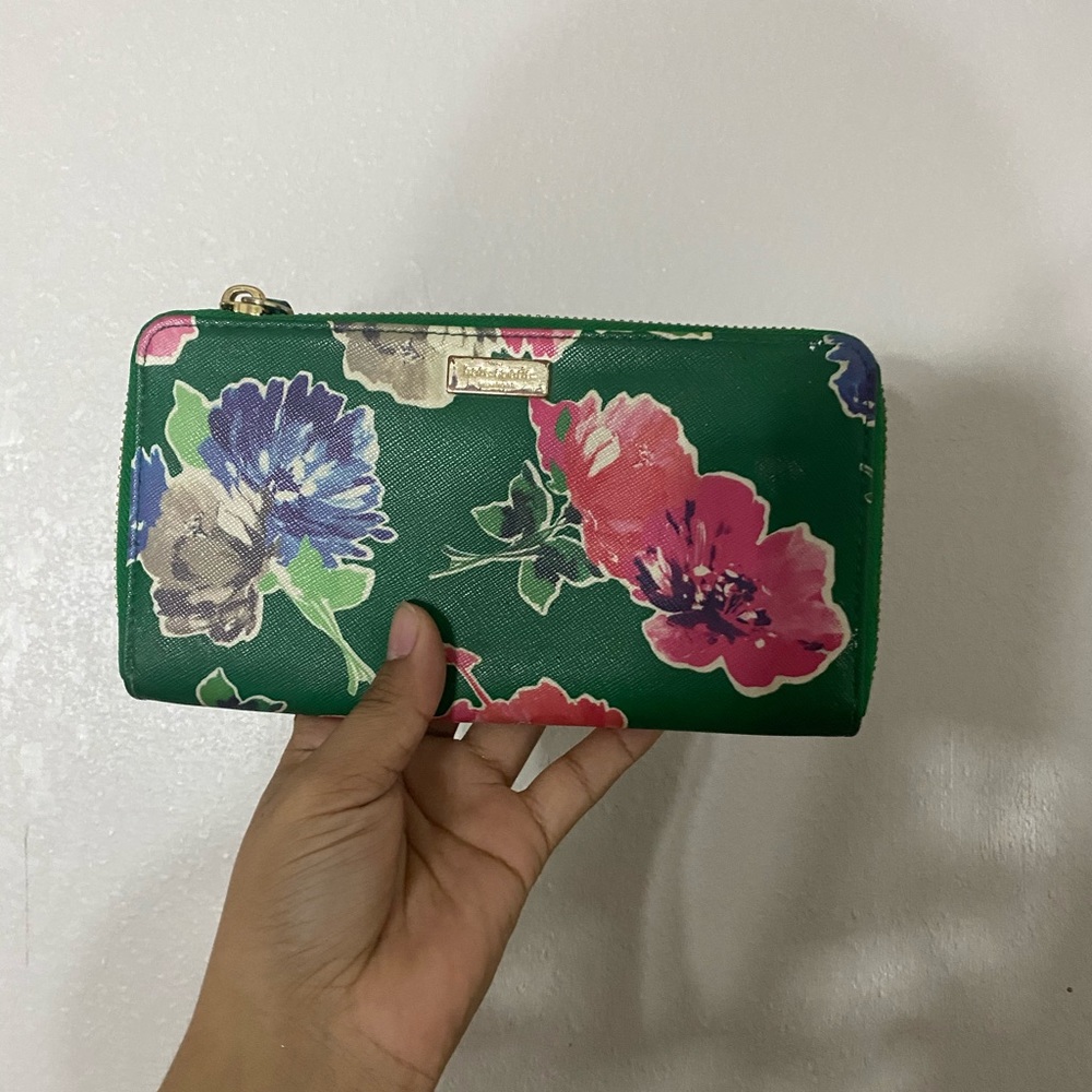 Kate Spade Wallet - Picture 2 of 2